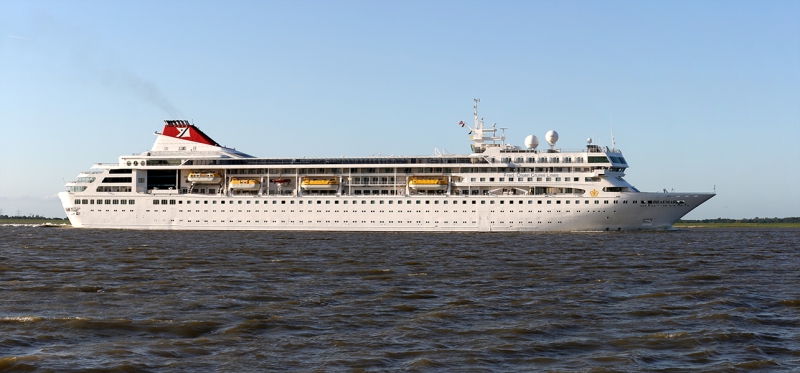 Kreuzfahrtschiff Braemar auf der Elbe